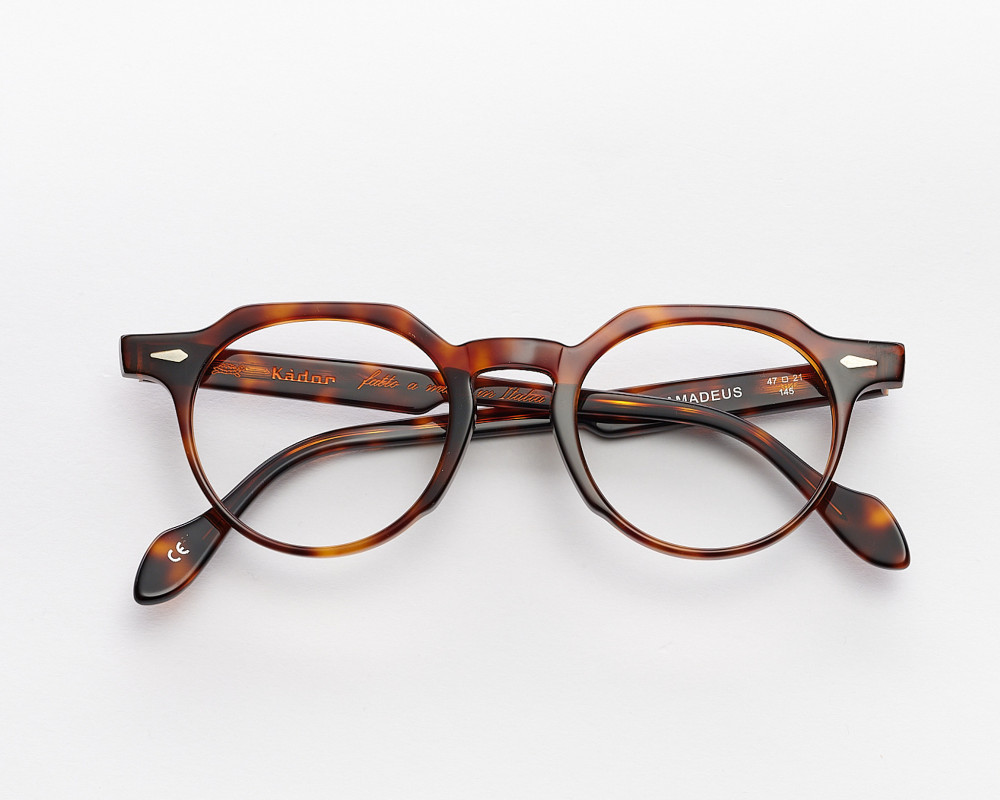 Thin and hexagonal-shaped eyeglasses model Amadeus in havana color