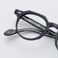 Thin eyeglasses with a hexagonal shape model, front detail