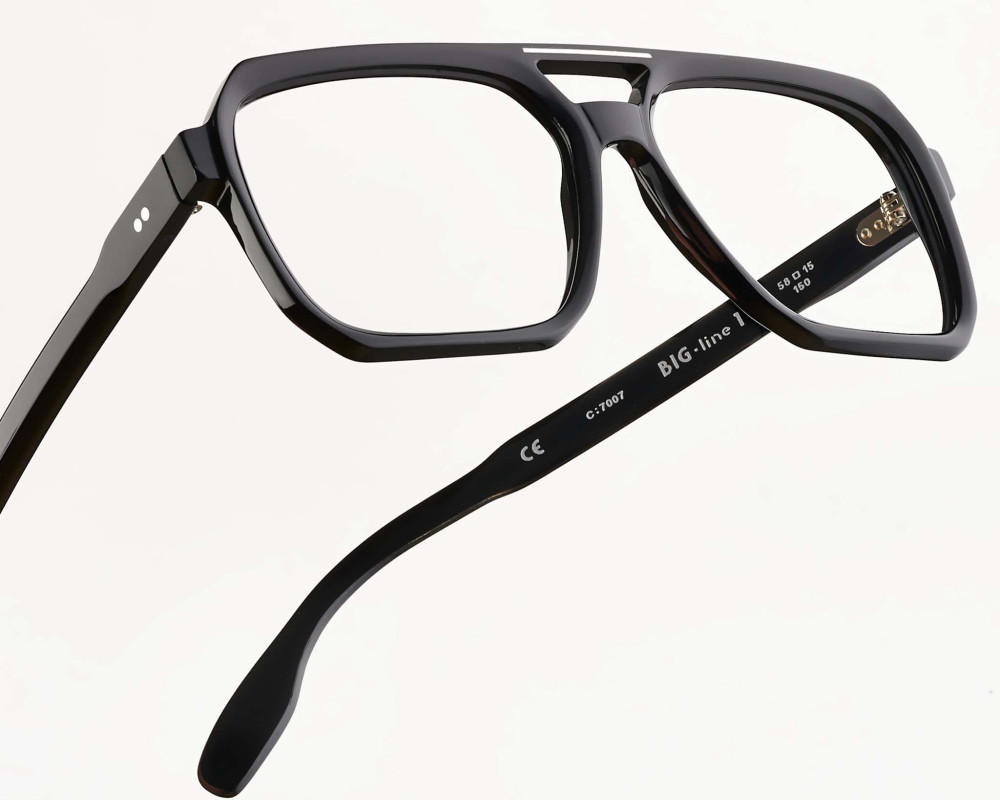 Big Line 1 large and squared eyeglasses in black color