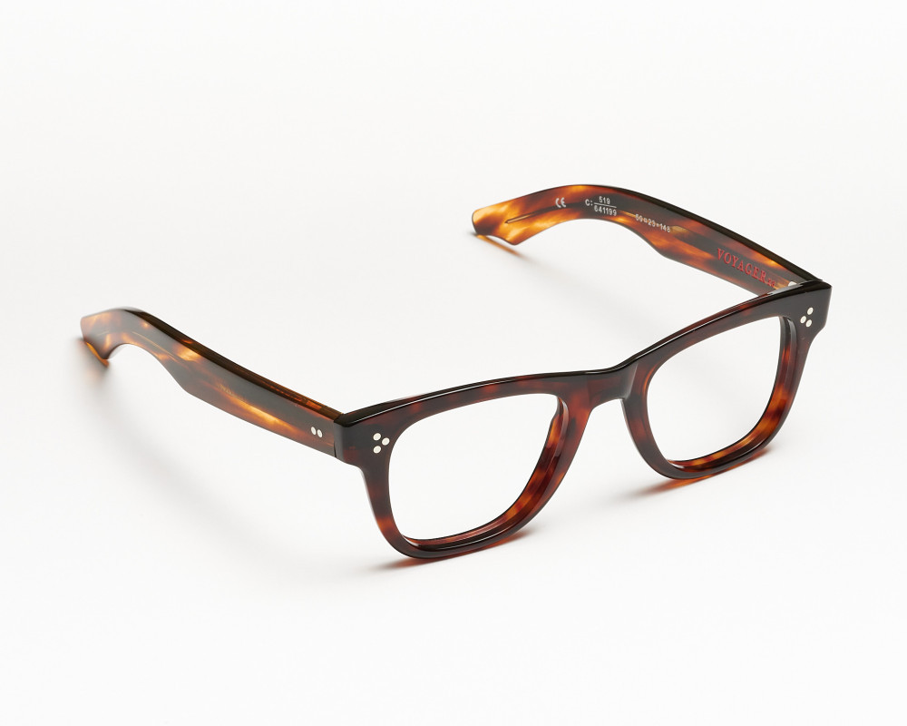 Modern and iconic Voyager 23 sunglasses |