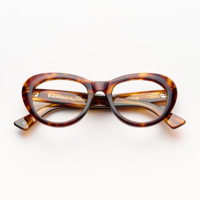 Collection of sunglasses and eyeglasses for Glamour women |
