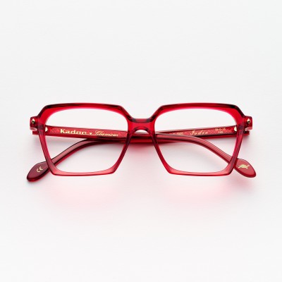 Handcrafted eyewear for women, made with the best raw